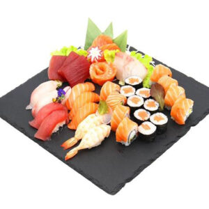 017. Sushi Sashimi misto – medio